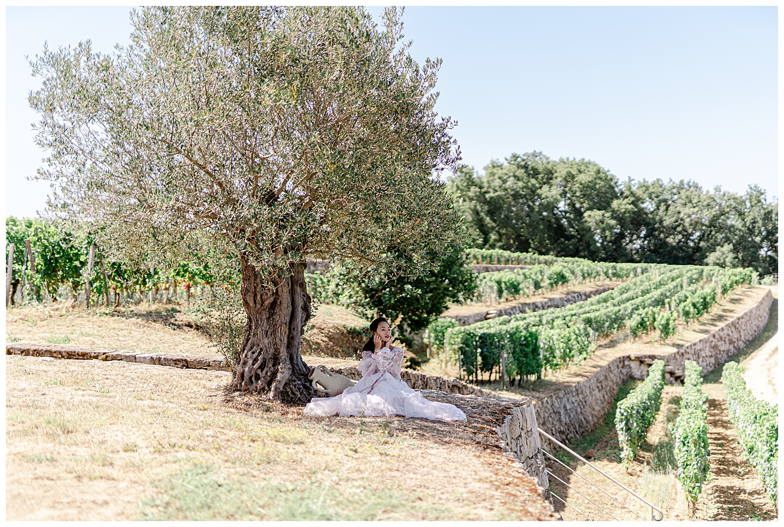 Bride in the vineyard of Saint-Emilion_SandyCluzaud